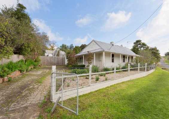 Cottages on Reef & Harker